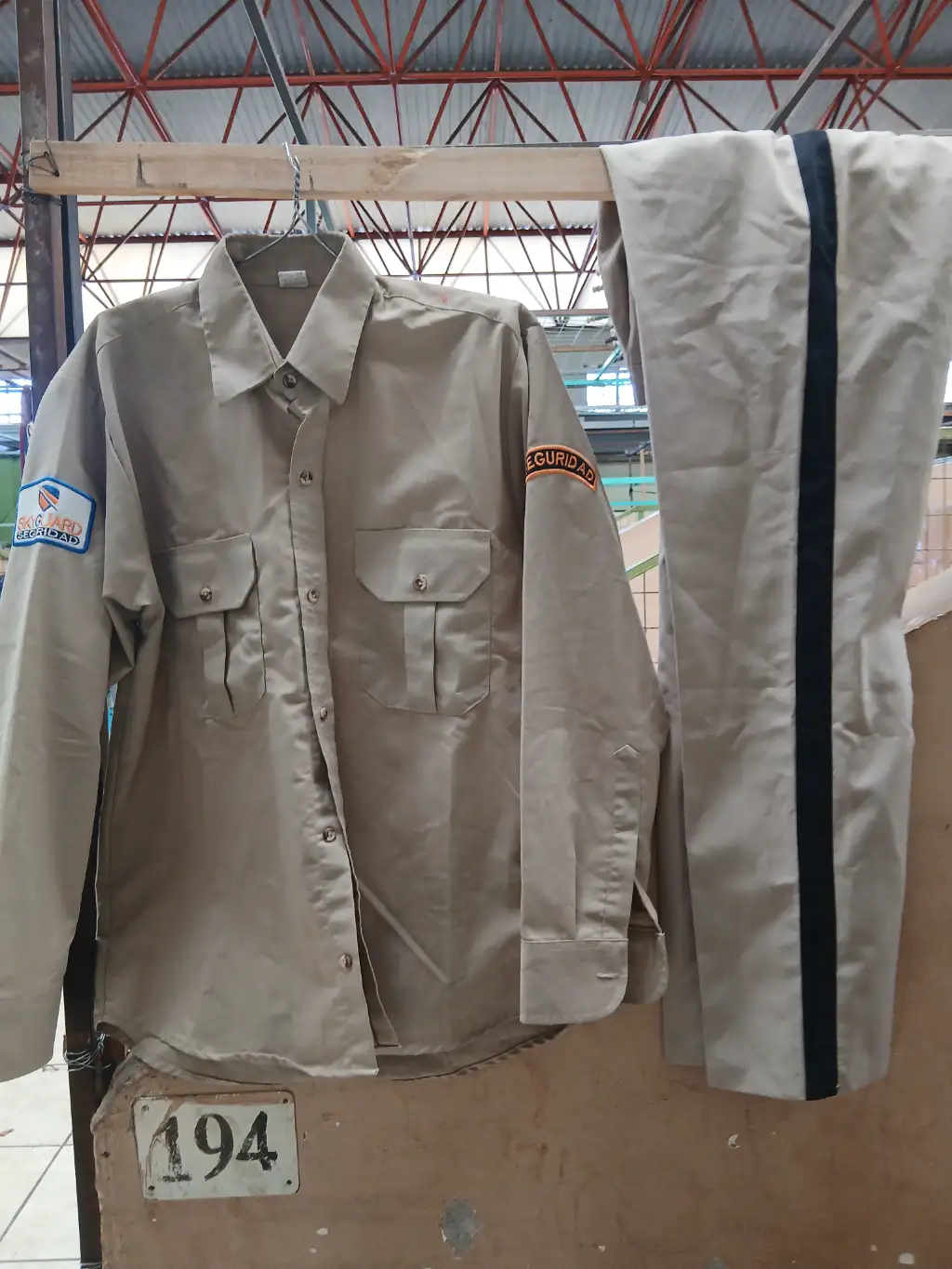 Uniforme de seguridad talla 40